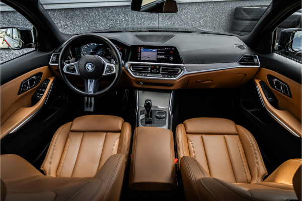 BMW 3 Serie Touring 330e M-sport Adaptief onderstel / 19inch / elec stoelen / Camera / Stoelverwarming