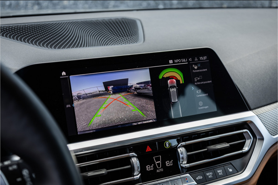 BMW 3 Serie Touring 330e M-sport Adaptief onderstel / 19inch / elec stoelen / Camera / Stoelverwarming