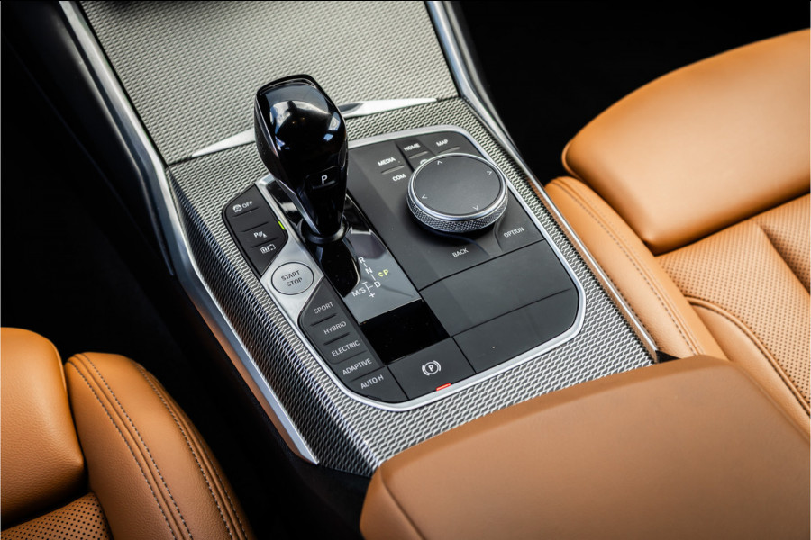 BMW 3 Serie Touring 330e M-sport Adaptief onderstel / 19inch / elec stoelen / Camera / Stoelverwarming