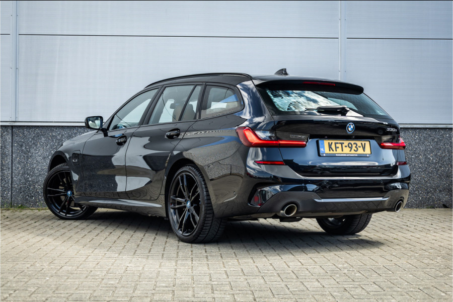 BMW 3 Serie Touring 330e M-sport Adaptief onderstel / 19inch / elec stoelen / Camera / Stoelverwarming