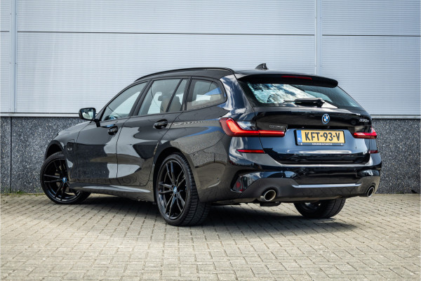 BMW 3 Serie Touring 330e M-sport Adaptief onderstel / 19inch / elec stoelen / Camera / Stoelverwarming