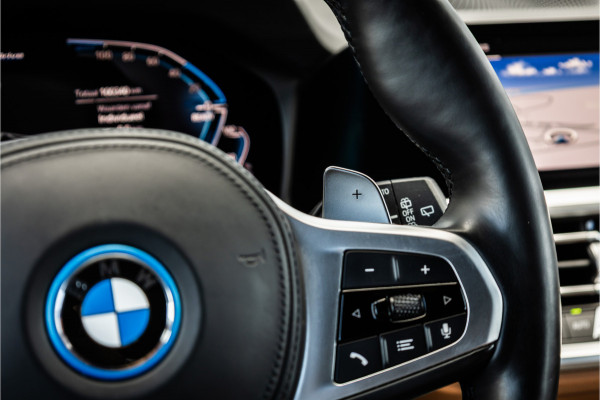 BMW 3 Serie Touring 330e M-sport Adaptief onderstel / 19inch / elec stoelen / Camera / Stoelverwarming