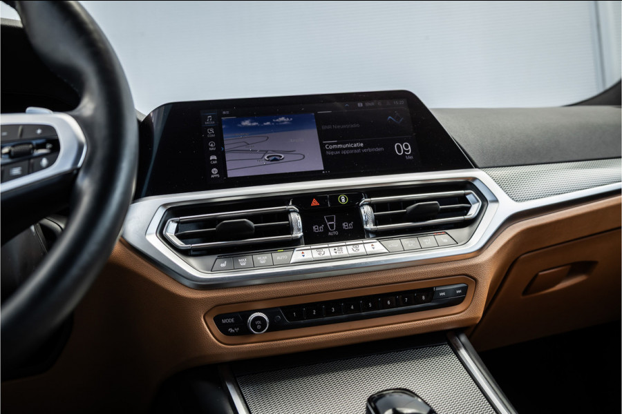 BMW 3 Serie Touring 330e M-sport Adaptief onderstel / 19inch / elec stoelen / Camera / Stoelverwarming