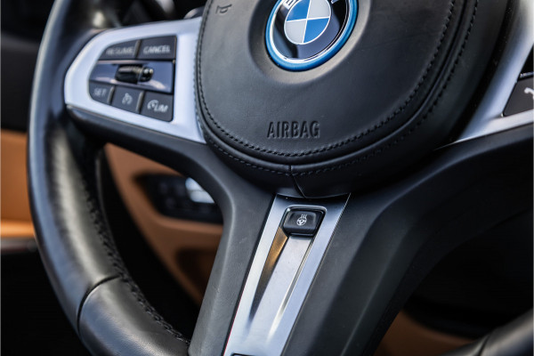 BMW 3 Serie Touring 330e M-sport Adaptief onderstel / 19inch / elec stoelen / Camera / Stoelverwarming
