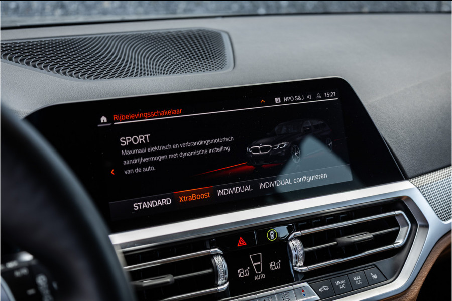 BMW 3 Serie Touring 330e M-sport Adaptief onderstel / 19inch / elec stoelen / Camera / Stoelverwarming