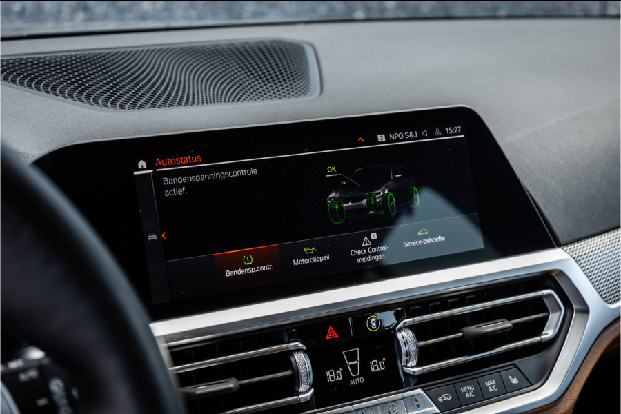 BMW 3 Serie Touring 330e M-sport Adaptief onderstel / 19inch / elec stoelen / Camera / Stoelverwarming