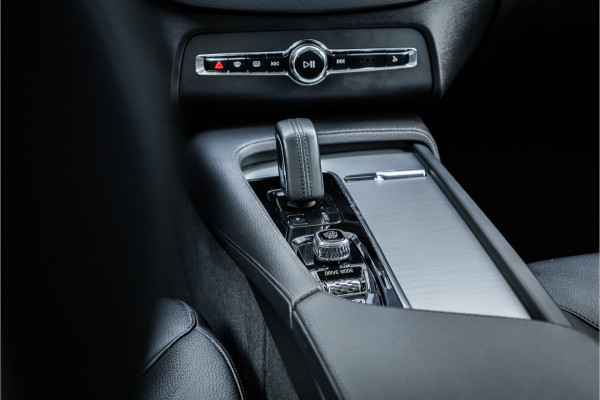 Volvo XC90 2.0 T8 Recharge AWD 7 pers / Trekhaak / Harman Kardon / Leder / Adaptieve Cruise / 360 camera /