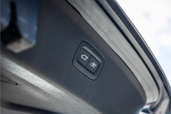 Volvo XC90 2.0 T8 Recharge AWD 7 pers / Trekhaak / Harman Kardon / Leder / Adaptieve Cruise / 360 camera /