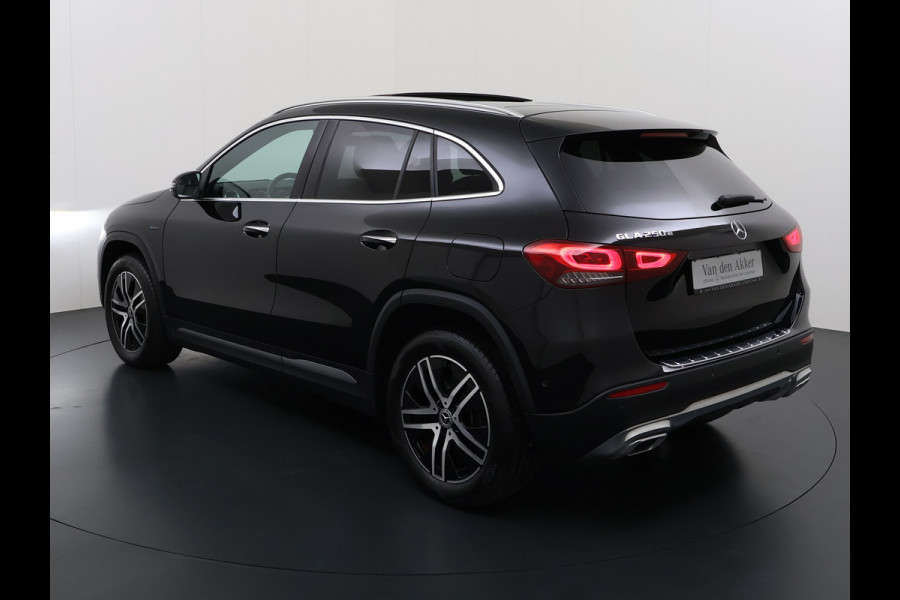 Mercedes-Benz GLA 250e Luxury // SoH 98% // Panoramadak // Memory // MultiBeam LED // Carplay // Keyless // Augmented Reality Sfeerverlichting