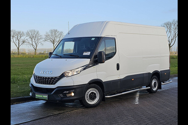 Iveco Daily 35S14 L2H2 L2H2, automaat, airco, kachel, cruise, trekhaak L2H2, automaat, airco, kachel, cruise, trekhaak.