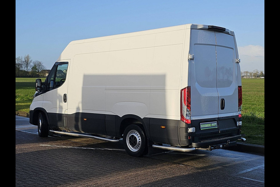Iveco Daily 35S14 L2H2 L2H2, automaat, airco, kachel, cruise, trekhaak L2H2, automaat, airco, kachel, cruise, trekhaak.
