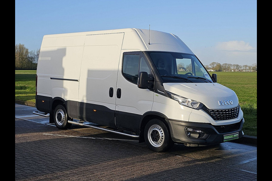 Iveco Daily 35S14 L2H2 L2H2, automaat, airco, kachel, cruise, trekhaak L2H2, automaat, airco, kachel, cruise, trekhaak.