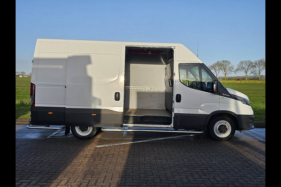 Iveco Daily 35S14 L2H2 L2H2, automaat, airco, kachel, cruise, trekhaak L2H2, automaat, airco, kachel, cruise, trekhaak.