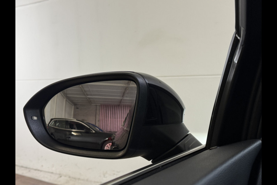 Volkswagen Golf 1.4 eHybrid 204PK PHEV DSG STYLE CAMERA/CARPLAY/SFEERVERL.
