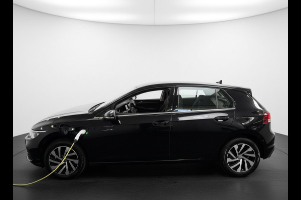 Volkswagen Golf 1.4 eHybrid 204PK PHEV DSG STYLE CAMERA/CARPLAY/SFEERVERL.