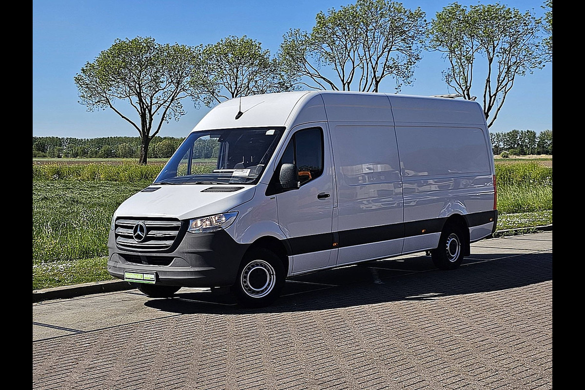 Mercedes-Benz Sprinter 317 L3H2 3.5T Trekhaak Mbux Camera 170Pk Euro6 Airco! L3H2 3.5T-AHG Mbux Camera 170Pk Euro6 Airco!