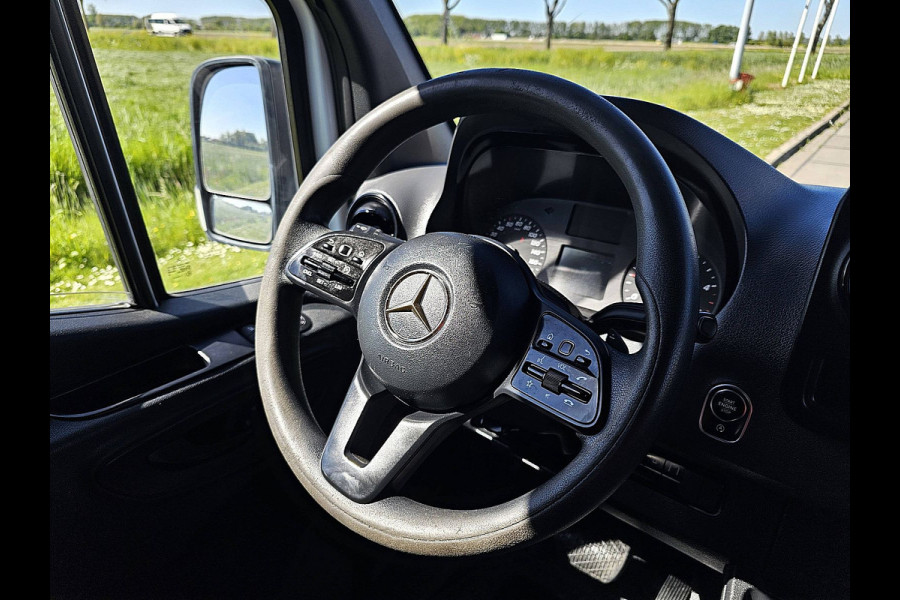 Mercedes-Benz Sprinter 317 L3H2 3.5T Trekhaak Mbux Camera 170Pk Euro6 Airco! L3H2 3.5T-AHG Mbux Camera 170Pk Euro6 Airco!