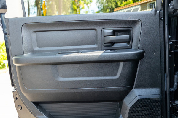 Dodge Ram 1500 5.7 V8 4x4 Crew Cab Big Horn Trekhaak I LPG I Sidebars I CarPlay I BTW I NAP