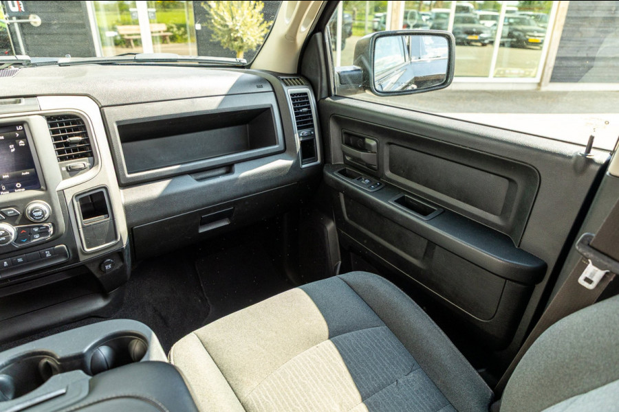 Dodge Ram 1500 5.7 V8 4x4 Crew Cab Big Horn Trekhaak I LPG I Sidebars I CarPlay I BTW I NAP