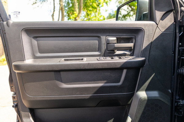 Dodge Ram 1500 5.7 V8 4x4 Crew Cab Big Horn Trekhaak I LPG I Sidebars I CarPlay I BTW I NAP