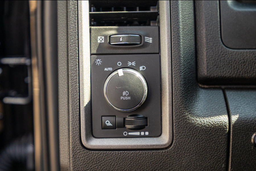 Dodge Ram 1500 5.7 V8 4x4 Crew Cab Big Horn Trekhaak I LPG I Sidebars I CarPlay I BTW I NAP
