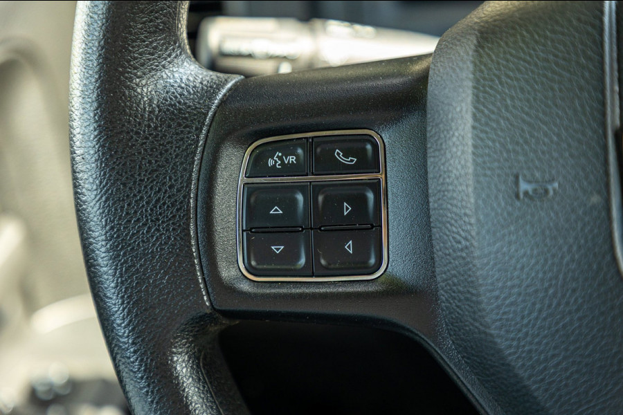 Dodge Ram 1500 5.7 V8 4x4 Crew Cab Big Horn Trekhaak I LPG I Sidebars I CarPlay I BTW I NAP