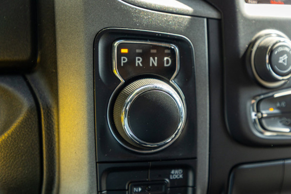 Dodge Ram 1500 5.7 V8 4x4 Crew Cab Big Horn Trekhaak I LPG I Sidebars I CarPlay I BTW I NAP