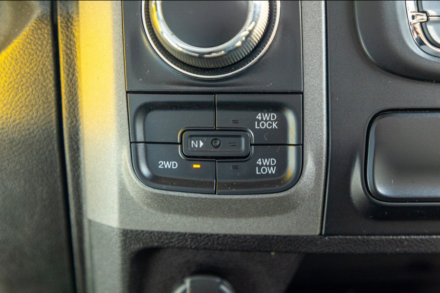 Dodge Ram 1500 5.7 V8 4x4 Crew Cab Big Horn Trekhaak I LPG I Sidebars I CarPlay I BTW I NAP