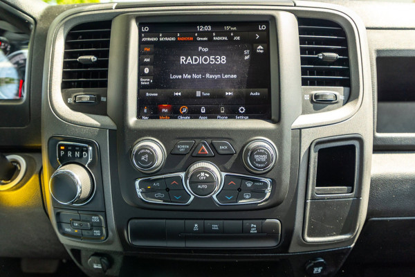 Dodge Ram 1500 5.7 V8 4x4 Crew Cab Big Horn Trekhaak I LPG I Sidebars I CarPlay I BTW I NAP