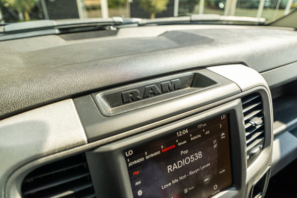 Dodge Ram 1500 5.7 V8 4x4 Crew Cab Big Horn Trekhaak I LPG I Sidebars I CarPlay I BTW I NAP