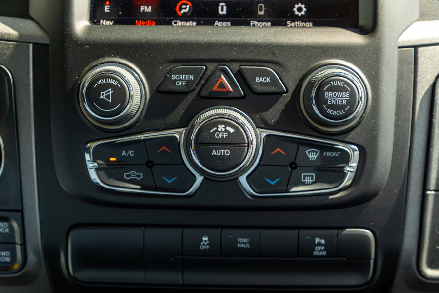 Dodge Ram 1500 5.7 V8 4x4 Crew Cab Big Horn Trekhaak I LPG I Sidebars I CarPlay I BTW I NAP