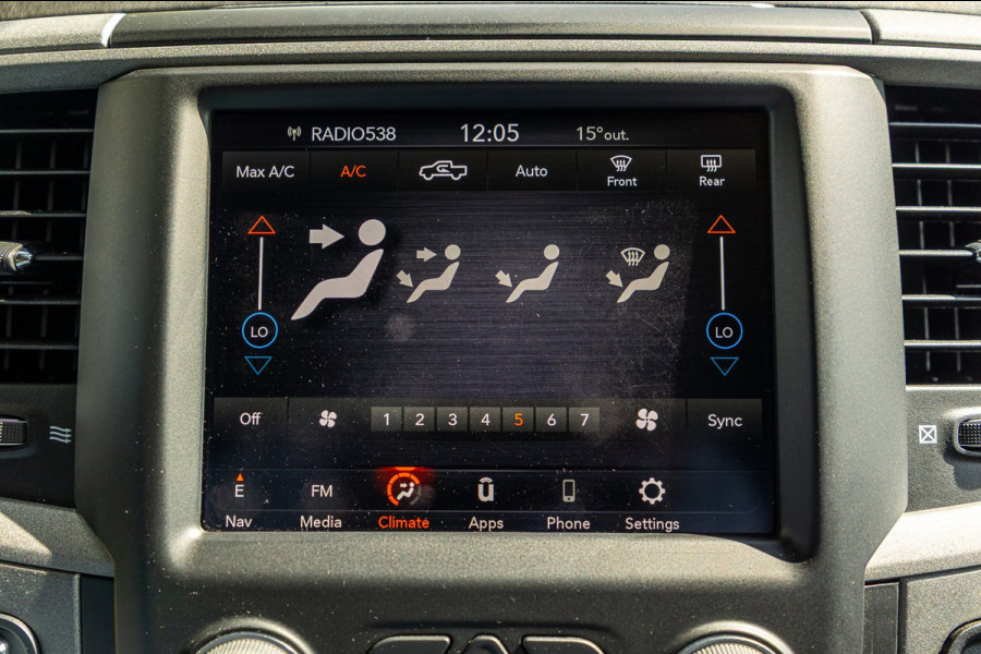 Dodge Ram 1500 5.7 V8 4x4 Crew Cab Big Horn Trekhaak I LPG I Sidebars I CarPlay I BTW I NAP