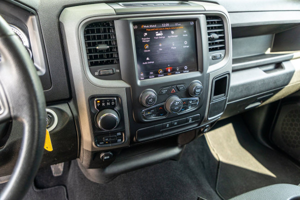 Dodge Ram 1500 5.7 V8 4x4 Crew Cab Big Horn Trekhaak I LPG I Sidebars I CarPlay I BTW I NAP