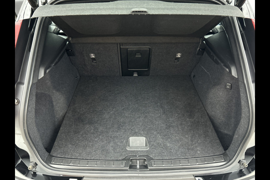 Volvo XC40 Recharge 78kWh R-Design SOH 91% / Pdc.+Camera / 1/2 Leder / Stoel-Stuurverwarming / Navigatie / Apk 05-2027