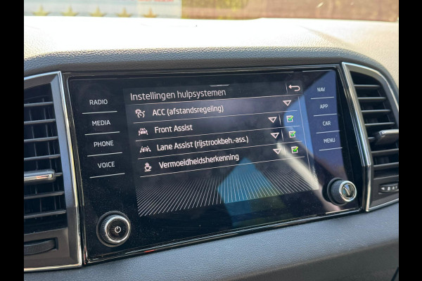 Škoda Karoq 1.5 TSI ACT 150PK DSG BUSINESS EDITION CAMERA/ACC/CARPLAY/LED