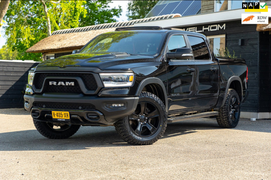 Dodge Ram 1500 5.7 V8 4x4 Crew Cab Rebel Panoramadak I Leder zwart rood I Camera I Nieuwe banden I LPG I Luchtvering I Trekhaak