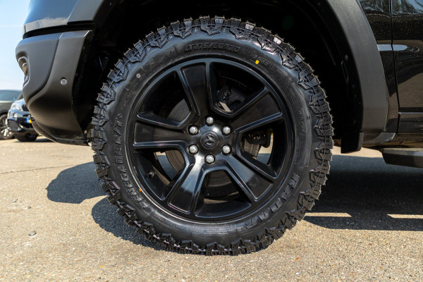 Dodge Ram 1500 5.7 V8 4x4 Crew Cab Rebel Panoramadak I Leder zwart rood I Camera I Nieuwe banden I LPG I Luchtvering I Trekhaak