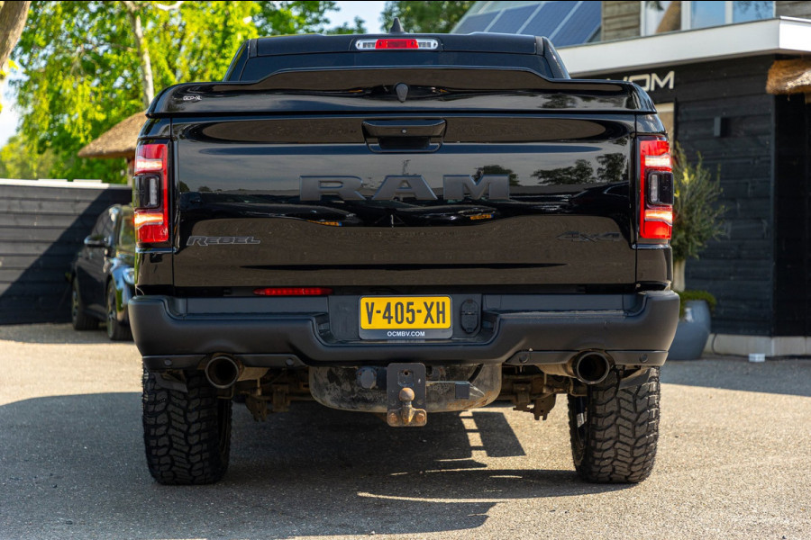 Dodge Ram 1500 5.7 V8 4x4 Crew Cab Rebel Panoramadak I Leder zwart rood I Camera I Nieuwe banden I LPG I Luchtvering I Trekhaak
