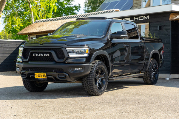 Dodge Ram 1500 5.7 V8 4x4 Crew Cab Rebel Panoramadak I Leder zwart rood I Camera I Nieuwe banden I LPG I Luchtvering I Trekhaak