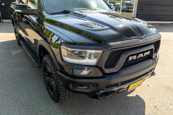 Dodge Ram 1500 5.7 V8 4x4 Crew Cab Rebel Panoramadak I Leder zwart rood I Camera I Nieuwe banden I LPG I Luchtvering I Trekhaak