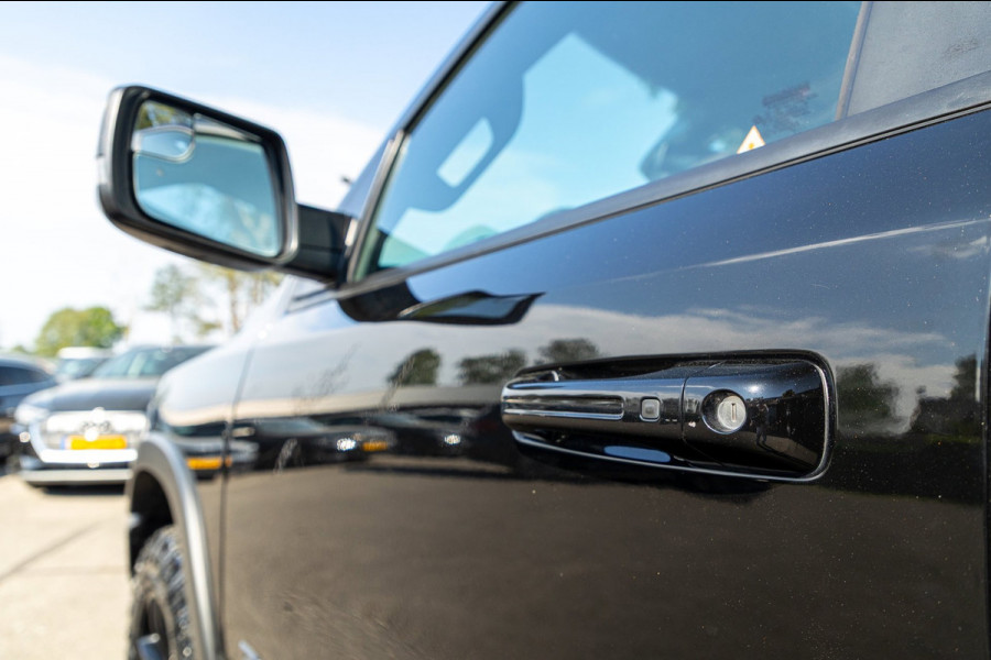 Dodge Ram 1500 5.7 V8 4x4 Crew Cab Rebel Panoramadak I Leder zwart rood I Camera I Nieuwe banden I LPG I Luchtvering I Trekhaak