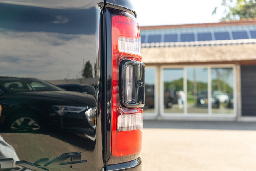 Dodge Ram 1500 5.7 V8 4x4 Crew Cab Rebel Panoramadak I Leder zwart rood I Camera I Nieuwe banden I LPG I Luchtvering I Trekhaak