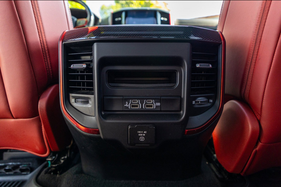Dodge Ram 1500 5.7 V8 4x4 Crew Cab Rebel Panoramadak I Leder zwart rood I Camera I Nieuwe banden I LPG I Luchtvering I Trekhaak