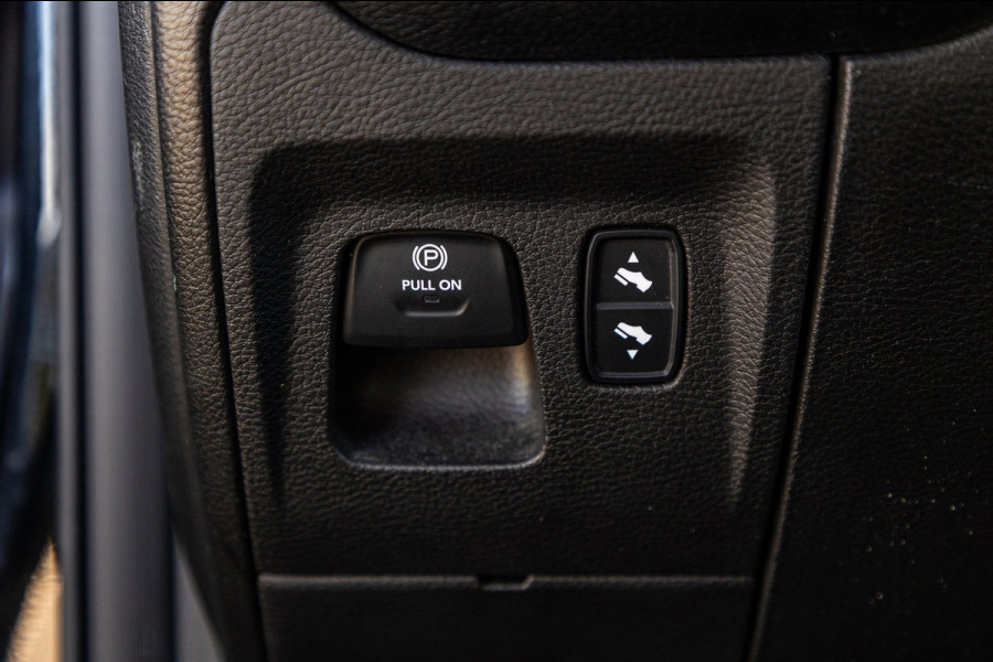 Dodge Ram 1500 5.7 V8 4x4 Crew Cab Rebel Panoramadak I Leder zwart rood I Camera I Nieuwe banden I LPG I Luchtvering I Trekhaak
