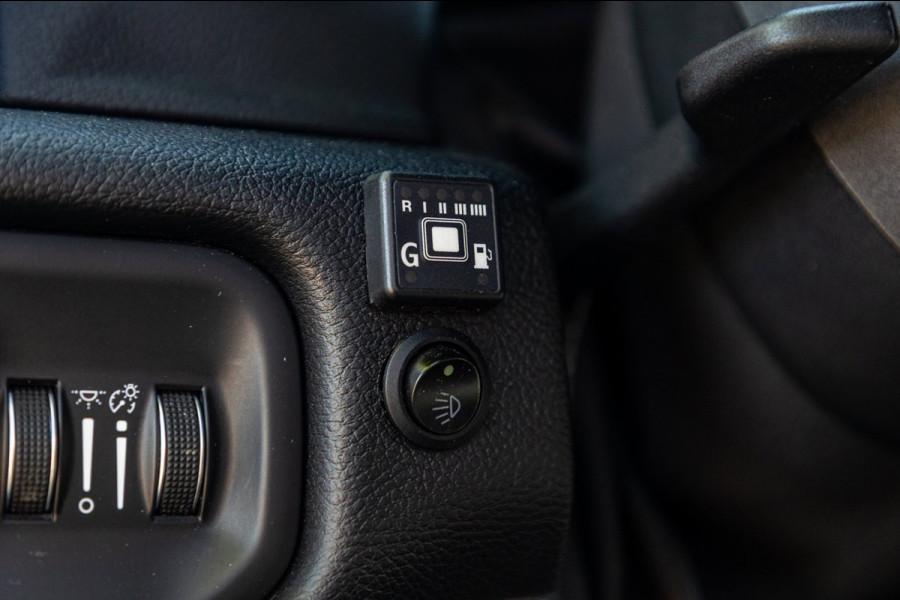 Dodge Ram 1500 5.7 V8 4x4 Crew Cab Rebel Panoramadak I Leder zwart rood I Camera I Nieuwe banden I LPG I Luchtvering I Trekhaak