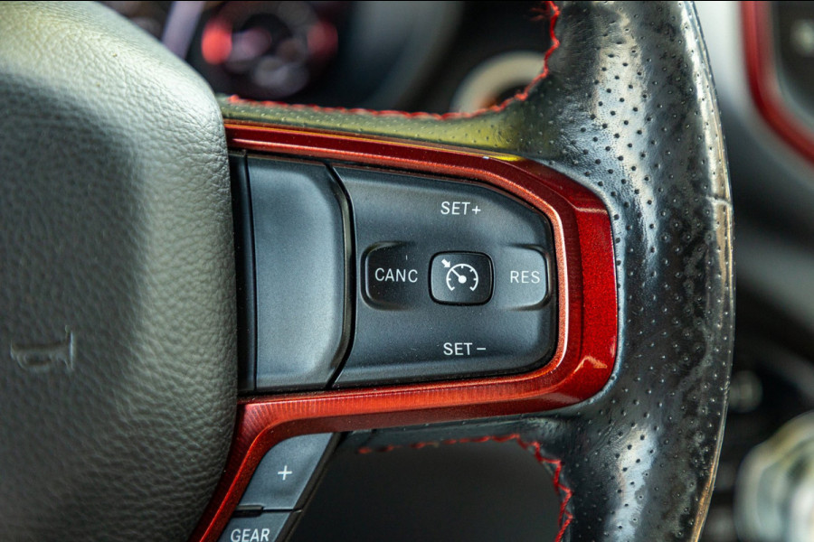 Dodge Ram 1500 5.7 V8 4x4 Crew Cab Rebel Panoramadak I Leder zwart rood I Camera I Nieuwe banden I LPG I Luchtvering I Trekhaak
