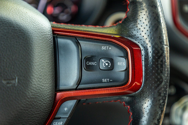 Dodge Ram 1500 5.7 V8 4x4 Crew Cab Rebel Panoramadak I Leder zwart rood I Camera I Nieuwe banden I LPG I Luchtvering I Trekhaak
