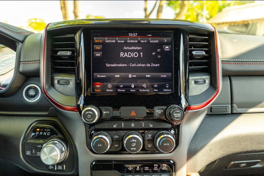 Dodge Ram 1500 5.7 V8 4x4 Crew Cab Rebel Panoramadak I Leder zwart rood I Camera I Nieuwe banden I LPG I Luchtvering I Trekhaak