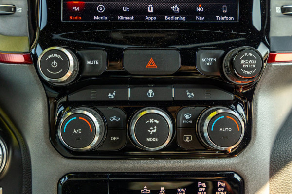 Dodge Ram 1500 5.7 V8 4x4 Crew Cab Rebel Panoramadak I Leder zwart rood I Camera I Nieuwe banden I LPG I Luchtvering I Trekhaak
