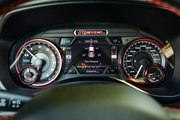 Dodge Ram 1500 5.7 V8 4x4 Crew Cab Rebel Panoramadak I Leder zwart rood I Camera I Nieuwe banden I LPG I Luchtvering I Trekhaak